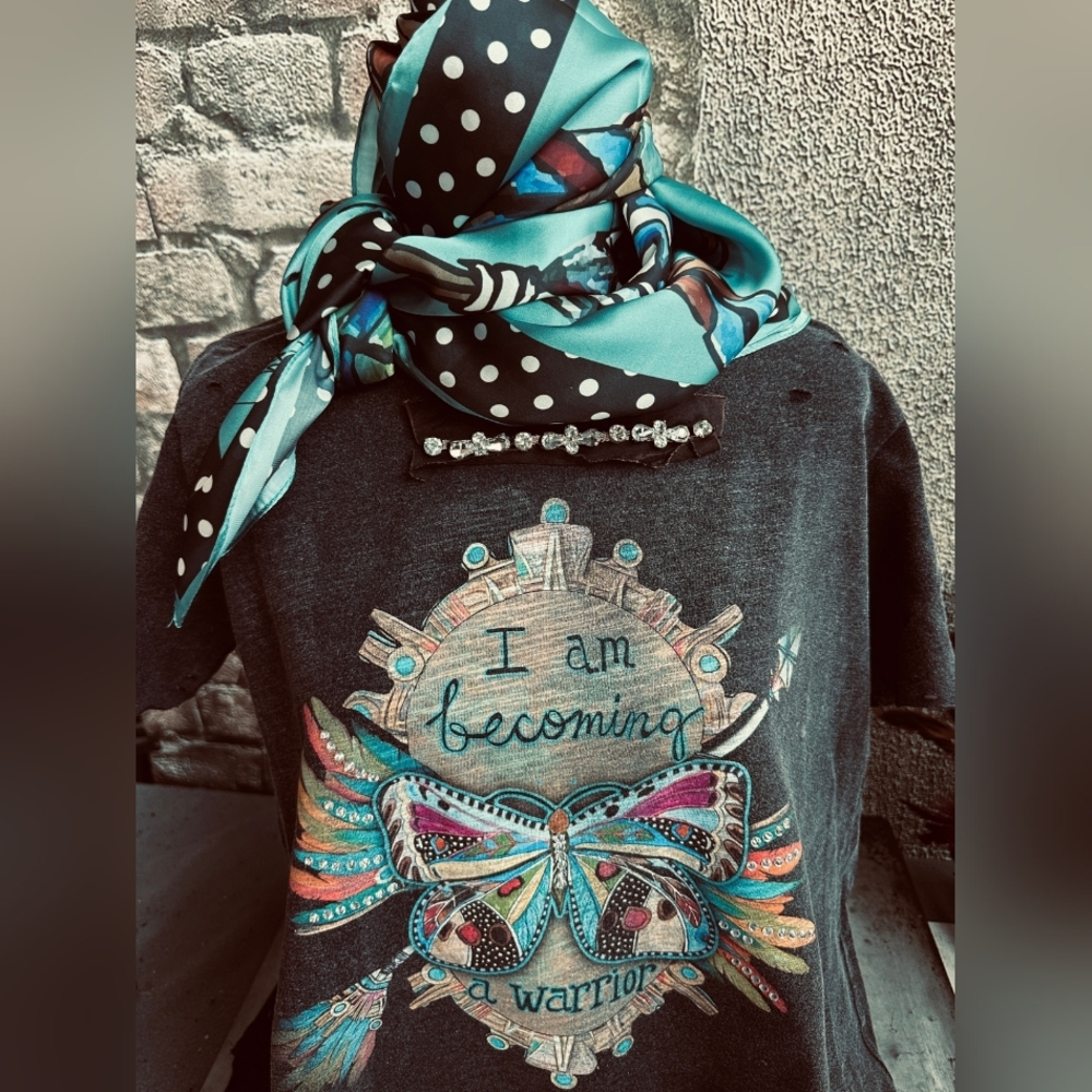 ✨L/XL LEFT✨NEW A Rare Bird "I Am Becoming A Warrior" Short Sleeve Graphic Top - Picture 3 of 3